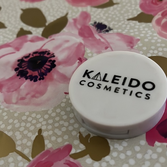 LIMITED EDITION 💎 Diamond Foils Eyeshadow - Picture 2 of 2